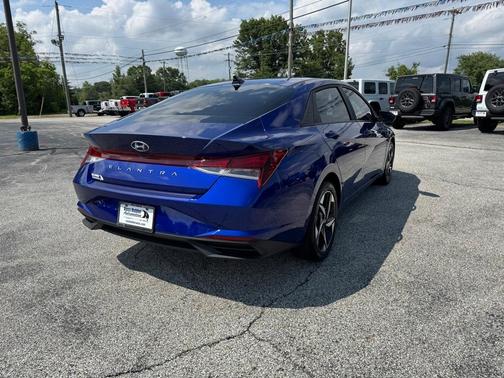 2023 Hyundai ELANTRA SEL
