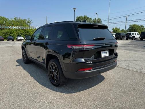 2024 Jeep Grand Cherokee Laredo
