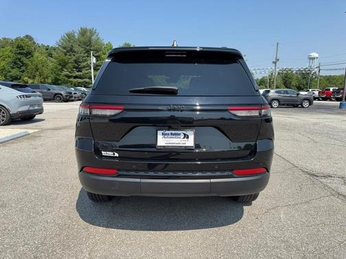 2024 Jeep Grand Cherokee Laredo