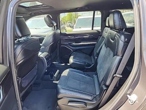2022 Jeep Grand Cherokee L Altitude