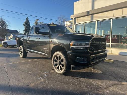 2022 RAM 2500 Big Horn Crew Cab 4x4 6'4' Box