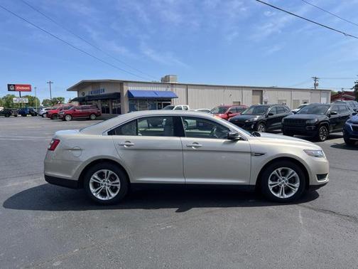 2017 Ford Taurus SE