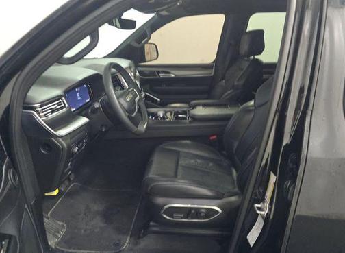 Diamond Black Crystal Pearlcoat 2024 Jeep Wagoneer Series II Carbide