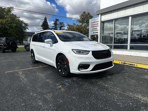 2022 Chrysler Pacifica Touring L