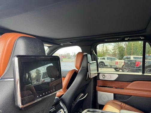 Black Metallic 2019 Lincoln Navigator L Reserve