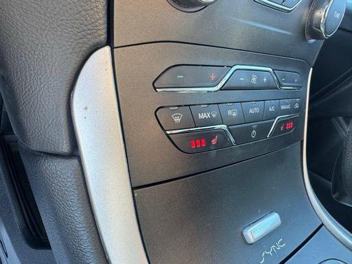 White Platinum Metallic Tri-Coat 2016 Ford Edge SEL