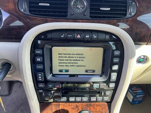 2004 Jaguar XJ Base