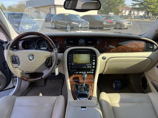 2004 Jaguar XJ Base