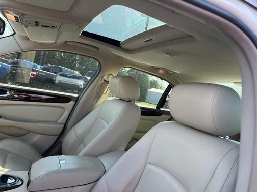 2004 Jaguar XJ Base