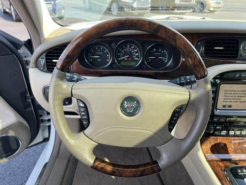 2004 Jaguar XJ Base