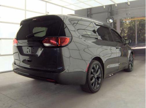 Granite Crystal Metallic Clearcoat 2020 Chrysler Pacifica Limited