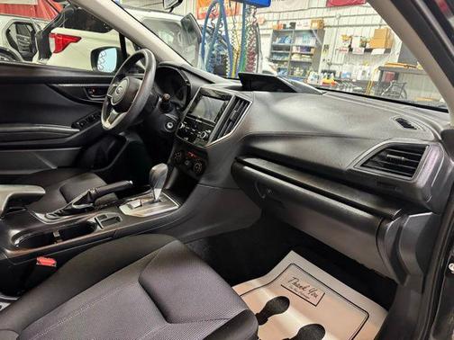 Crystal Black Silica 2017 Subaru Impreza 2.0i