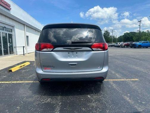 Billet Silver Metallic Clearcoat 2018 Chrysler Pacifica Touring Plus