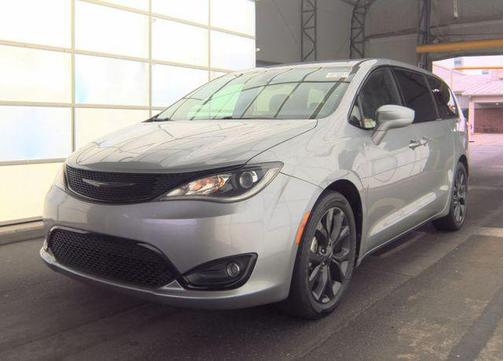 Billet Silver Metallic Clearcoat 2018 Chrysler Pacifica Touring Plus