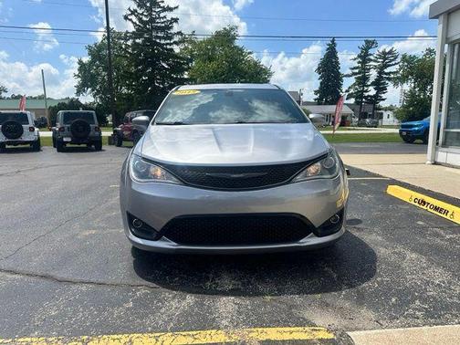 Billet Silver Metallic Clearcoat 2018 Chrysler Pacifica Touring Plus