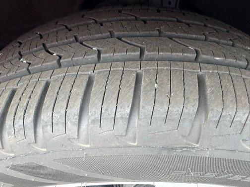 Iconic Silver Metallic 2021 Ford Explorer ST