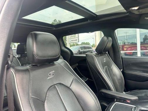 Granite Crystal Metallic Clearcoat 2019 Chrysler Pacifica Limited