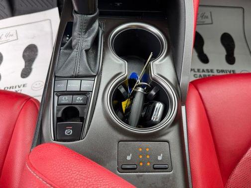 Wind Chill Pearl/Midnight Black Metallic 2022 Toyota Camry XSE
