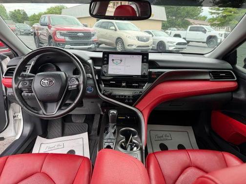 Wind Chill Pearl/Midnight Black Metallic 2022 Toyota Camry XSE