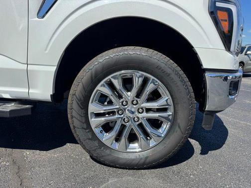 Star White Metallic Tri-Coat 2026 Ford F-150 Lariat