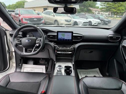 Star White Metallic Tri-Coat 2024 Ford Explorer ST-Line