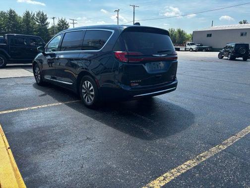 Fathom Blue Pearlcoat 2023 Chrysler Pacifica Hybrid Limited