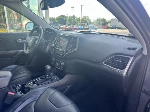 Granite Crystal Metallic Clearcoat 2019 Jeep Cherokee Limited