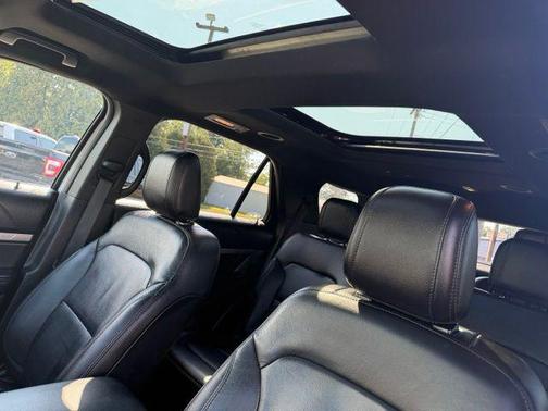 White 2018 Ford Explorer XLT
