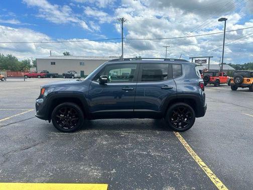 Slate Blue Pearlcoat 2022 Jeep Renegade Altitude