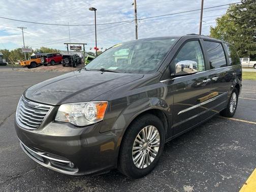 2016 Chrysler Town & Country Touring-L