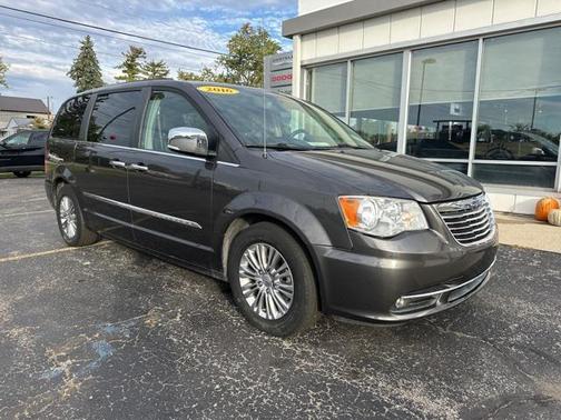2016 Chrysler Town & Country Touring-L