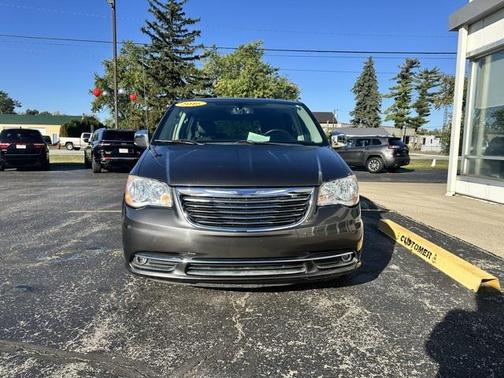 2016 Chrysler Town & Country Touring-L