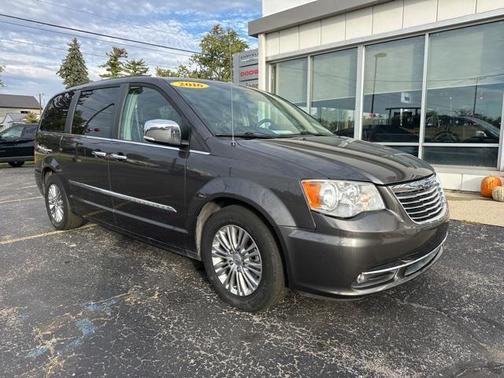 2016 Chrysler Town & Country Touring-L