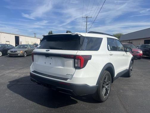 2025 Ford Explorer ST-Line
