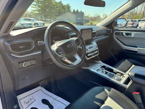 Star White Metallic Tri-Coat 2023 Ford Explorer XLT