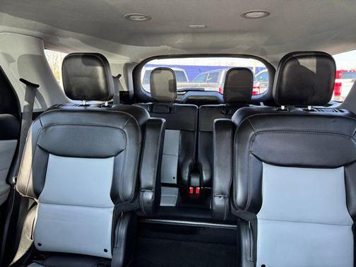 Star White Metallic Tri-Coat 2023 Ford Explorer XLT