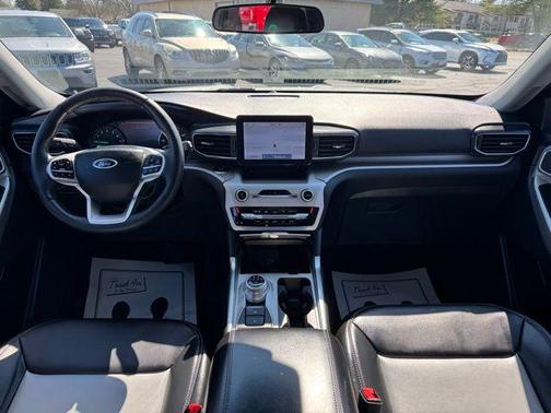 Star White Metallic Tri-Coat 2023 Ford Explorer XLT