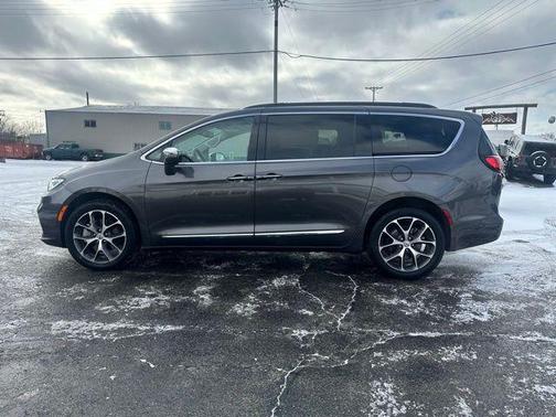 2022 Chrysler Pacifica Limited