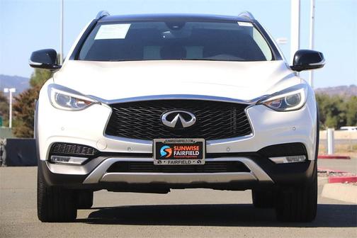 Photo 3 of 31 of 2017 INFINITI QX30 Premium