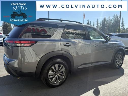 2024 Nissan Pathfinder SV
