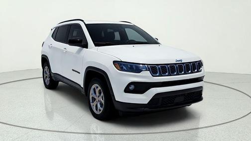 Bright White Clearcoat 2024 Jeep Compass Latitude