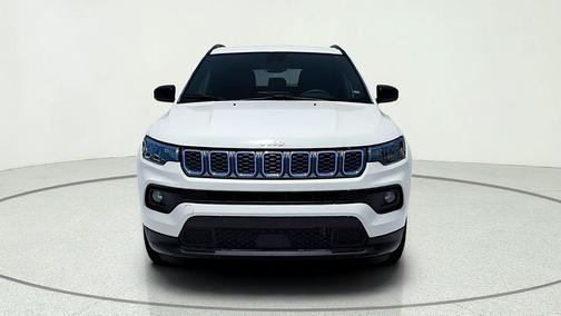 Bright White Clearcoat 2024 Jeep Compass Latitude