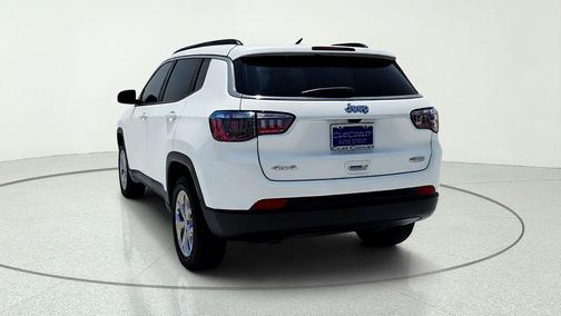 Bright White Clearcoat 2024 Jeep Compass Latitude