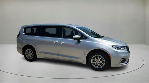 2023 Chrysler Pacifica Touring-L