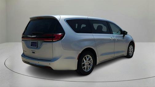 2023 Chrysler Pacifica Touring-L