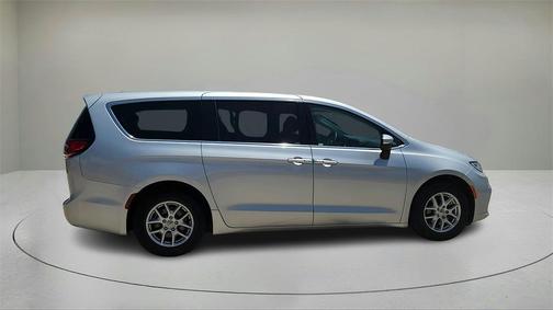 2023 Chrysler Pacifica Touring-L