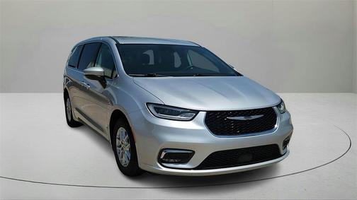 2023 Chrysler Pacifica Touring-L