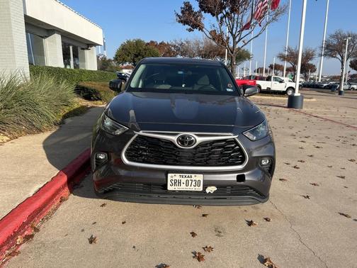 2022 Toyota Highlander LE