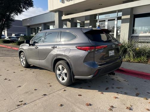 2022 Toyota Highlander LE