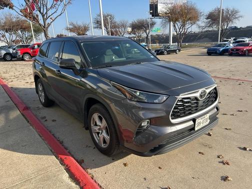 2022 Toyota Highlander LE